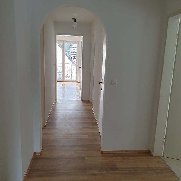 Schöne ruhige 3-Zimmer-Dachgeschosswohnung mit Balkon, ca. 81 qm,  in Kirchseeon